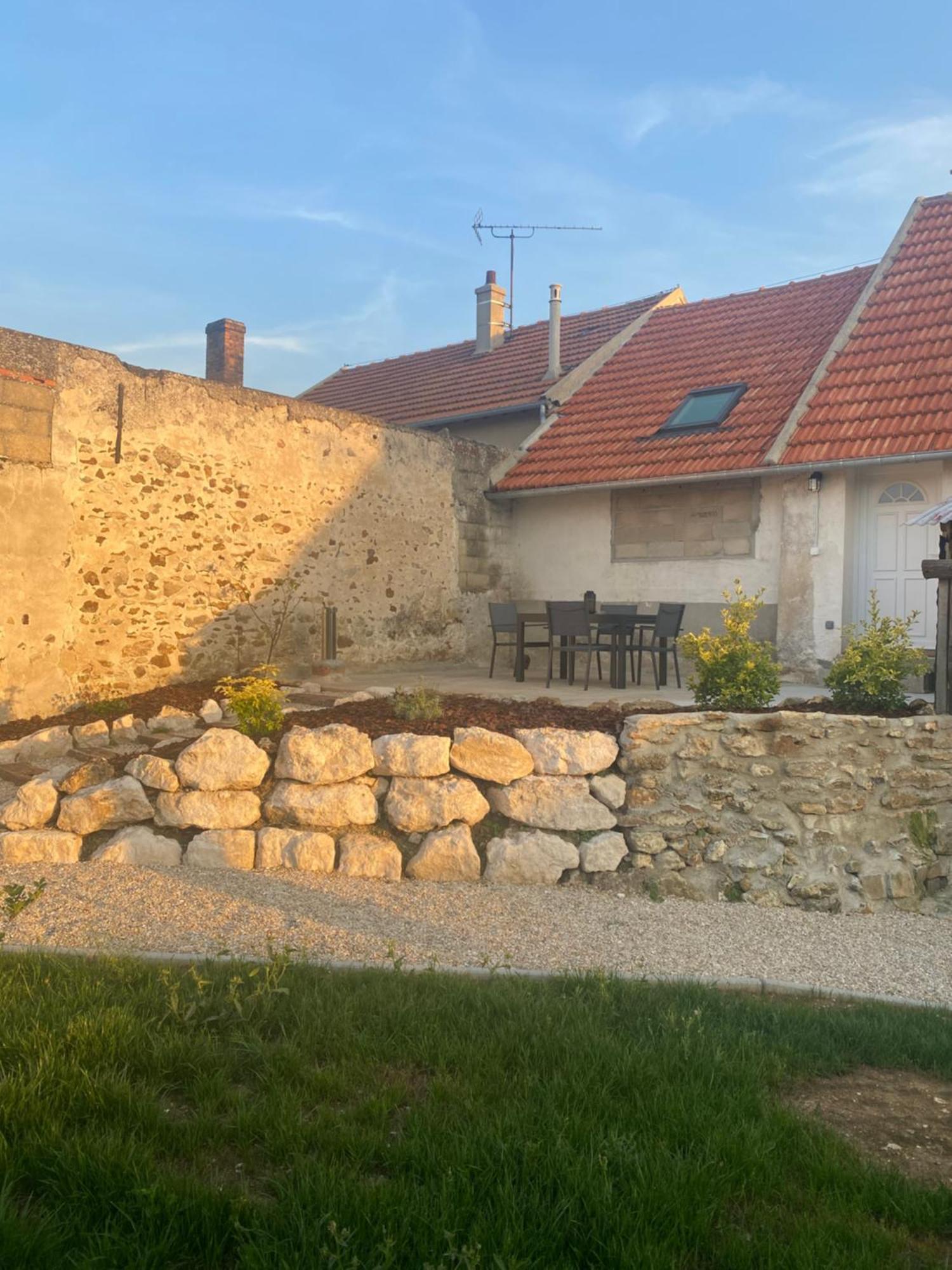 Appart Renove En Duplex Avec Terrasse Et Garage Bouleurs Extérieur photo